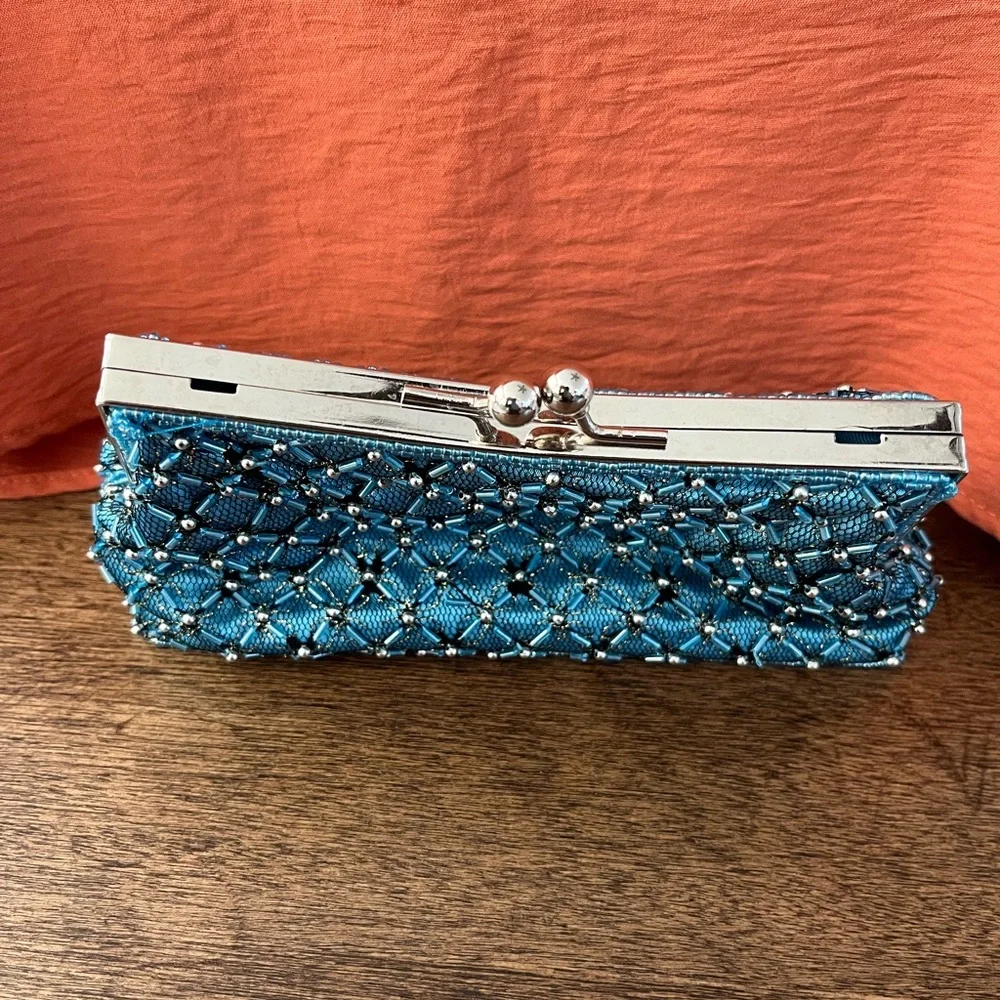 NEW MONI COUTURE BEADED CLUTCH PURSE - Picture 5 of 7